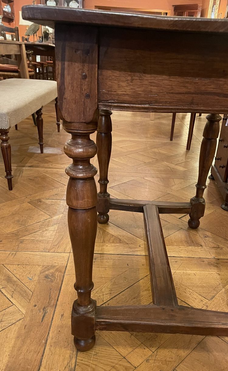 bureau en châtaignier du 19° siècle