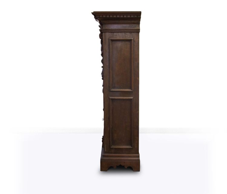 Nussbaum-Sideboard, 19. Jahrhundert, im Stil der Neorenaissance, rekonstruiert mit antiken Elementen
