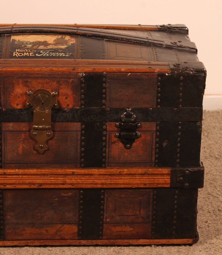 Early 20th Century Travel Trunk Made Of Leather And Wood