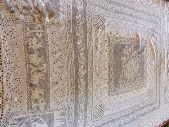 Small lace tablecloth from the end of the 19th century