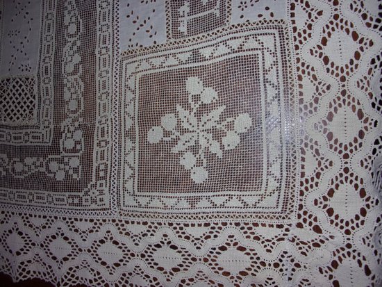 Small lace tablecloth from the end of the 19th century
