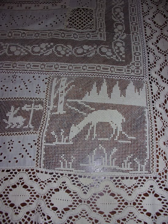 Small lace tablecloth from the end of the 19th century