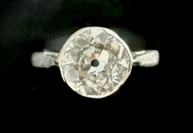 Art Nouveau ring set with a 1.40 carat diamond