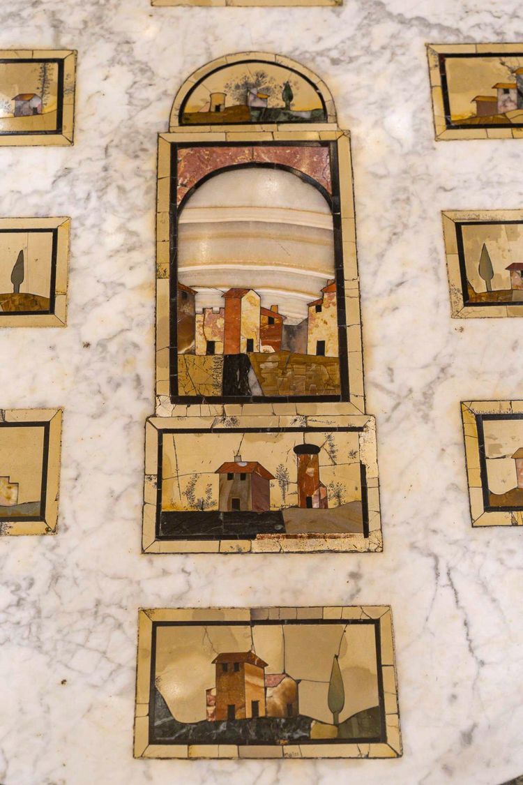 Ein kleiner Sockeltisch mit Intarsien aus Hartgestein und Marmor, Florenz, um 1810