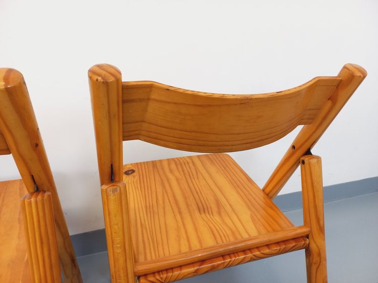 Pair of vintage folding pine chairs from the 70s/80s