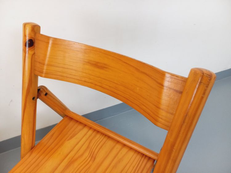 Pair of vintage folding pine chairs from the 70s/80s