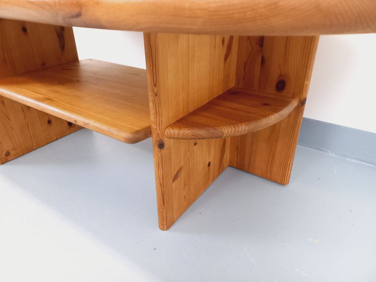 Vintage rectangular oval modernist coffee table in solid pine from the 1970s