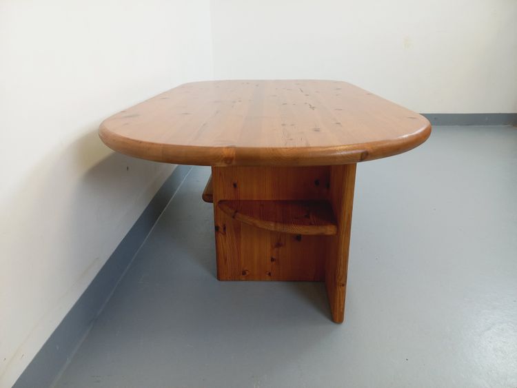Vintage rectangular oval modernist coffee table in solid pine from the 1970s