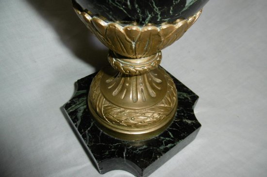 Ein Paar Marmorkochfelder mit Bronzemontierungen aus dem 19.