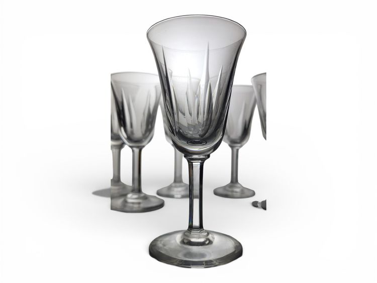 7 Saint Louis crystal wine glasses, Cerdagne pattern