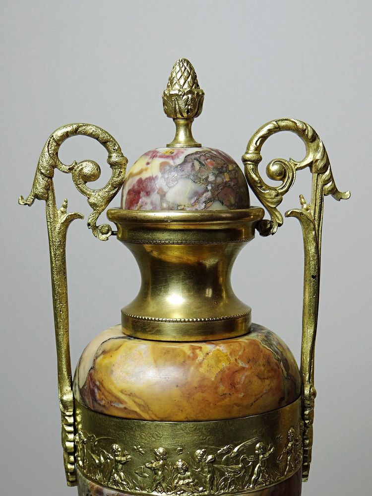 Coppia di cassolette in marmo breccia e bronzo dorato, Napoleone III XIX secolo