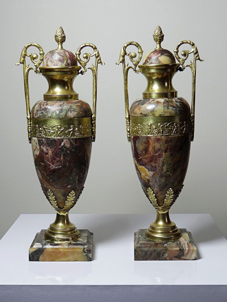 Coppia di cassolette in marmo breccia e bronzo dorato, Napoleone III XIX secolo