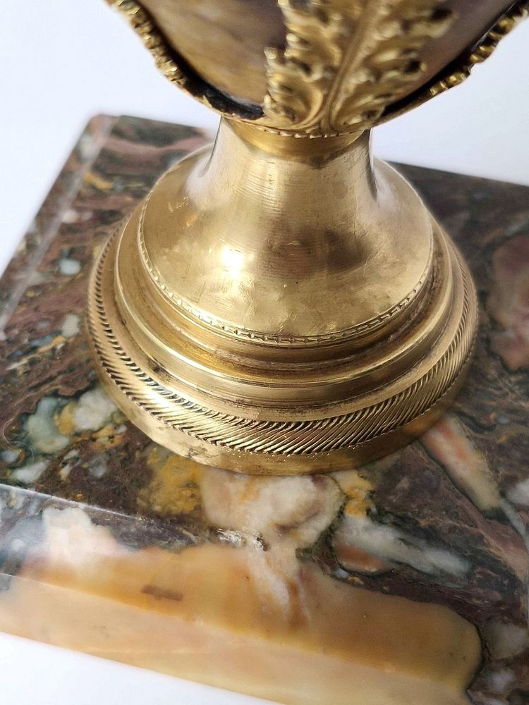 Coppia di cassolette in marmo breccia e bronzo dorato, Napoleone III XIX secolo
