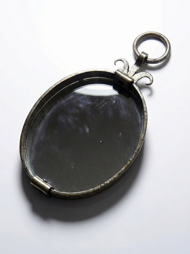 Specchio ovale in ferro battuto fatto a mano, stile brutalista vintage di metà secolo, anni '50-'70