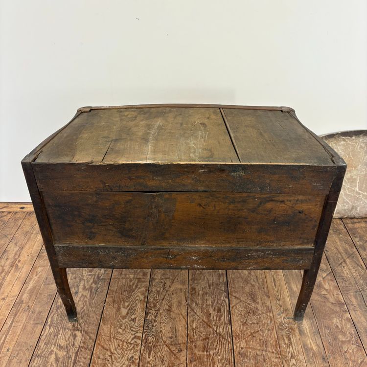 Petite commode sauteuse d'époque Transition