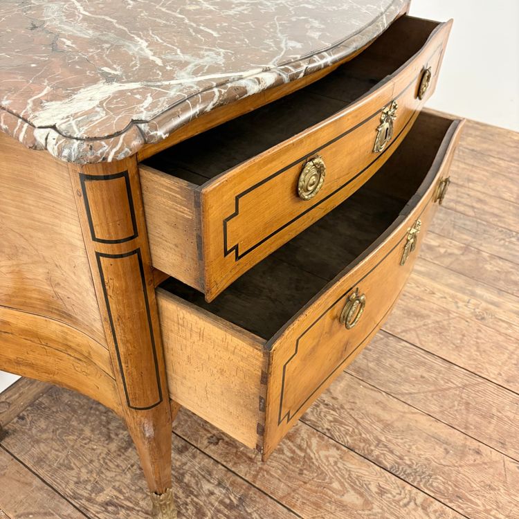 Petite commode sauteuse d'époque Transition