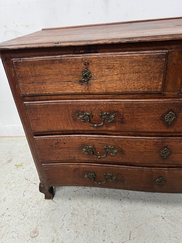 Kommode im Stil Louis XV aus massiver Eiche, 18. Jahrhundert