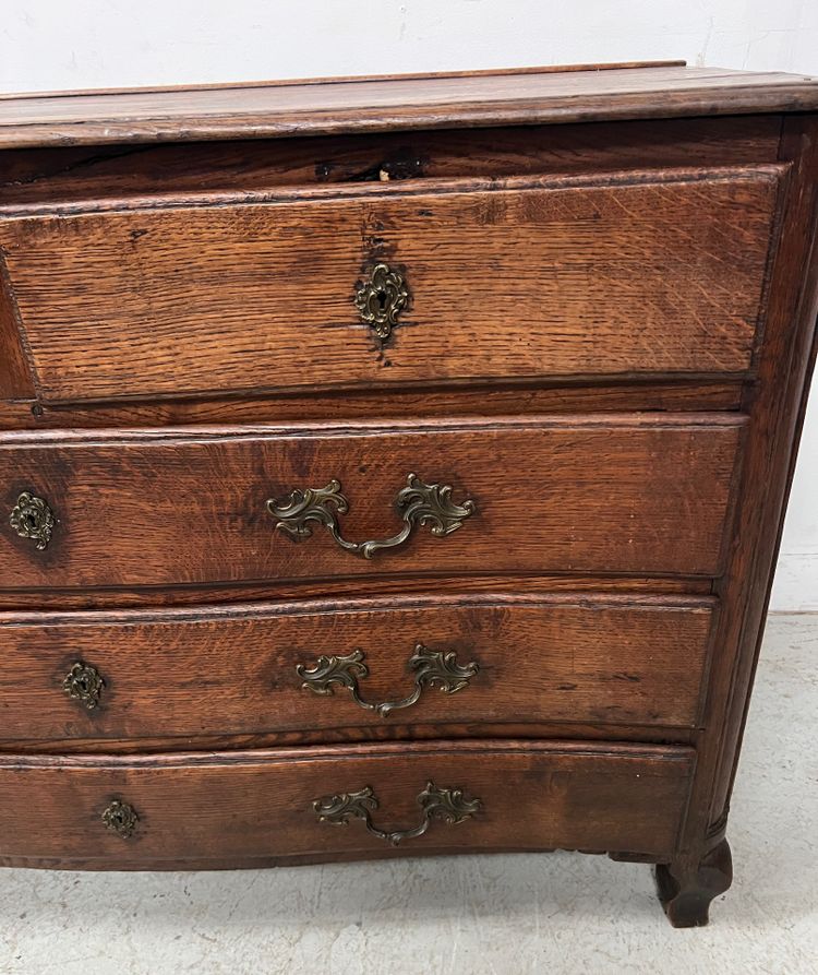 Kommode im Stil Louis XV aus massiver Eiche, 18. Jahrhundert