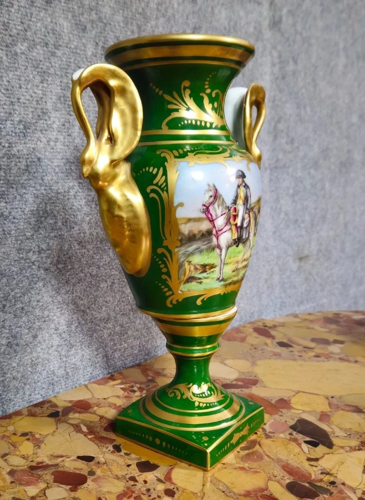 Decorative vase in green and gold porcelain – Napoleon I style – H 32 cm