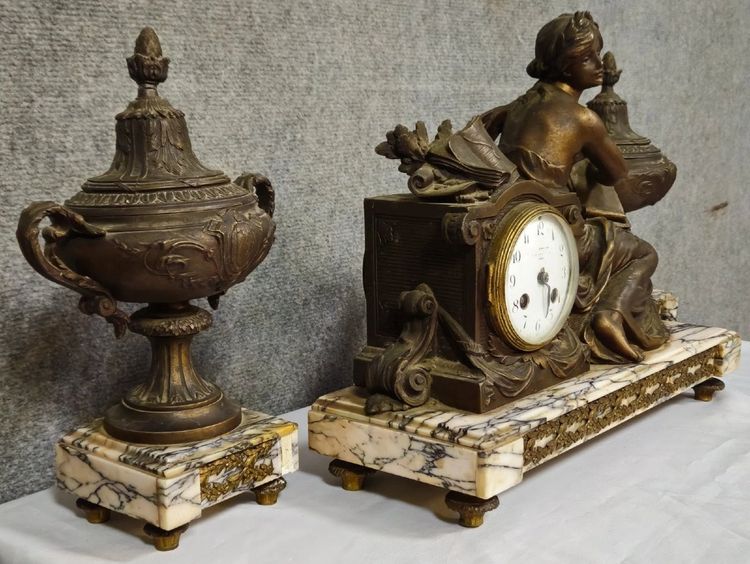 Large spelter clock set with a medal patina, Napoleon III period, circa 1880
