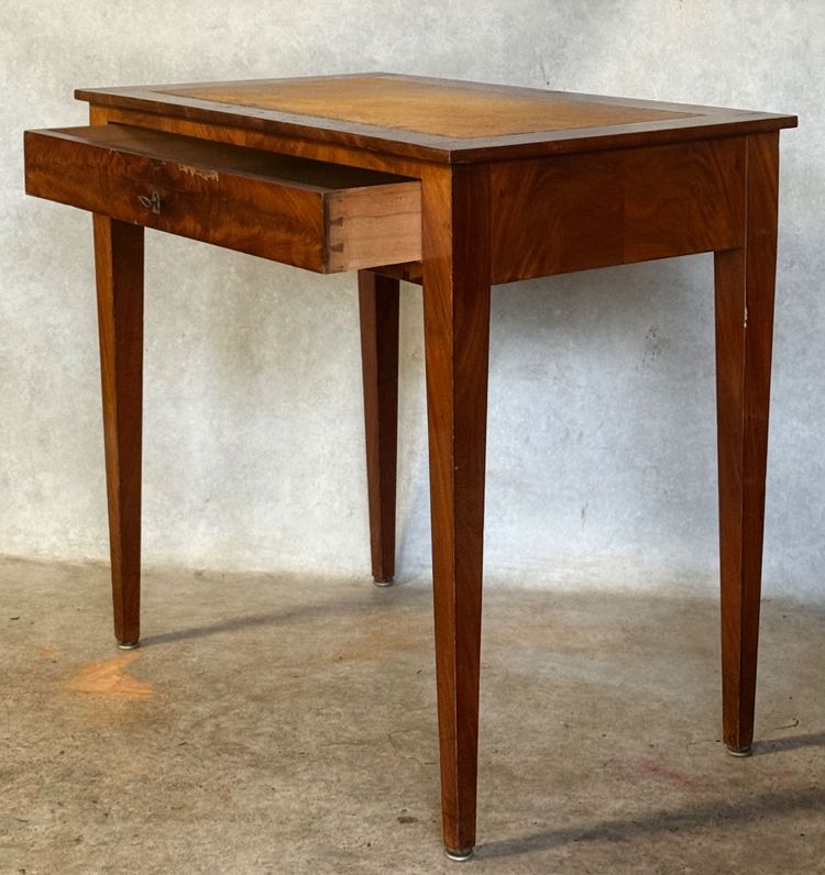 One-drawer table