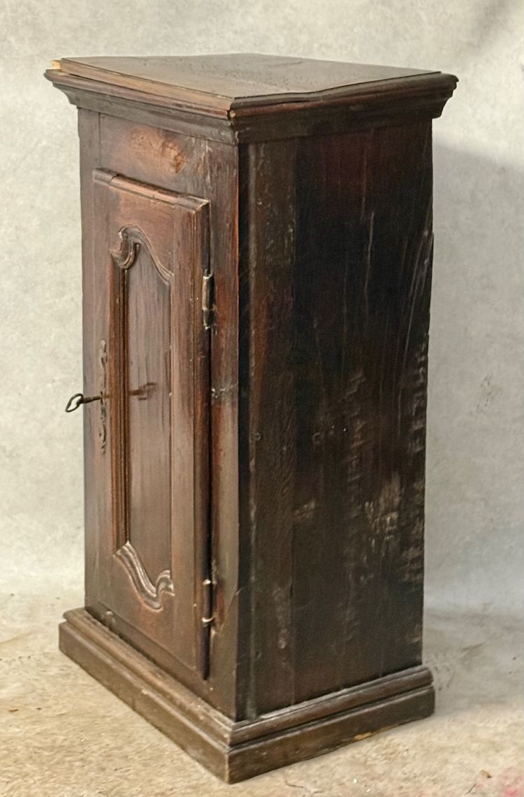 One-door sideboard