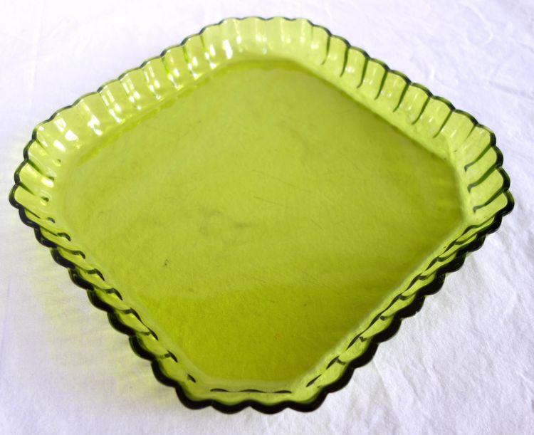 Saint Louis - pair of Mousse green crystal trays (charteuse green)
