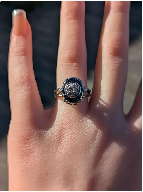 Art Deco Ring in 18k gold set with calibrated blue sapphires & Diamond 5.84 g CIRCA 1920