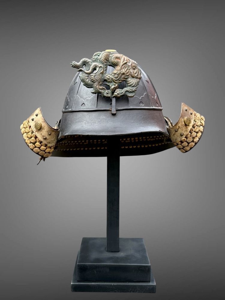 Embossed and finely engraved copper maedate featuring a dragon in clouds - Edo period. -