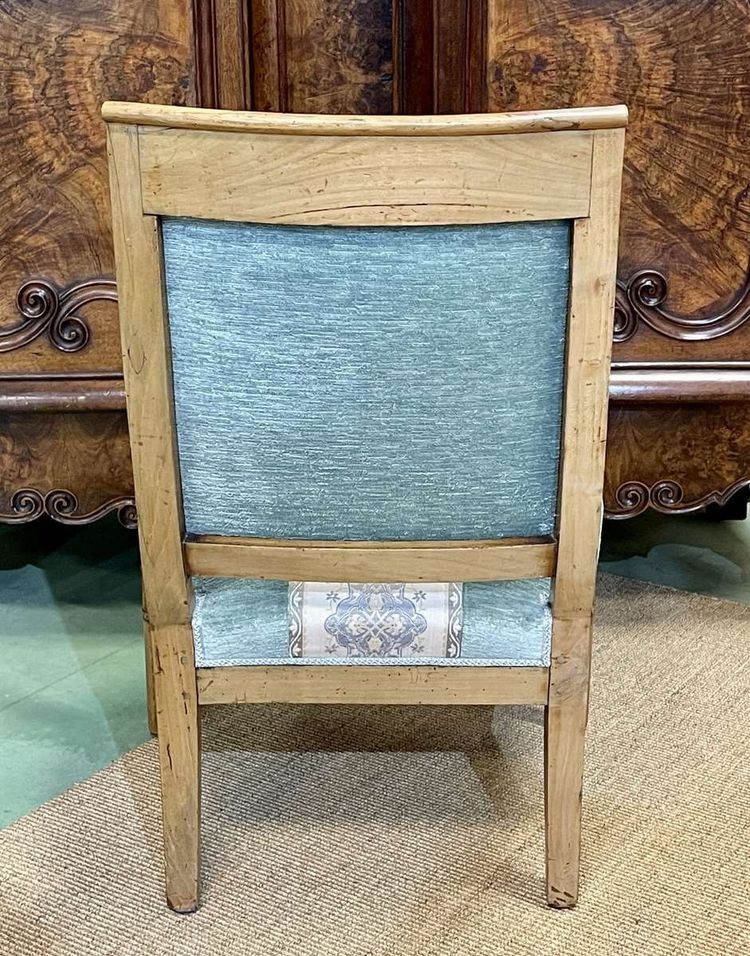Fauteuil d'époque Restauration en merisier XIXème