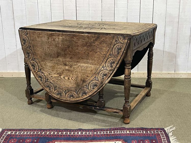 English oak table with flaps, early 20th century