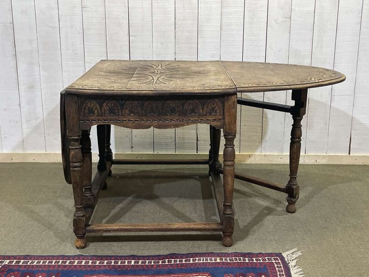 English oak table with flaps, early 20th century
