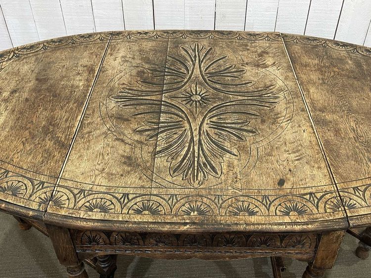 English oak table with flaps, early 20th century