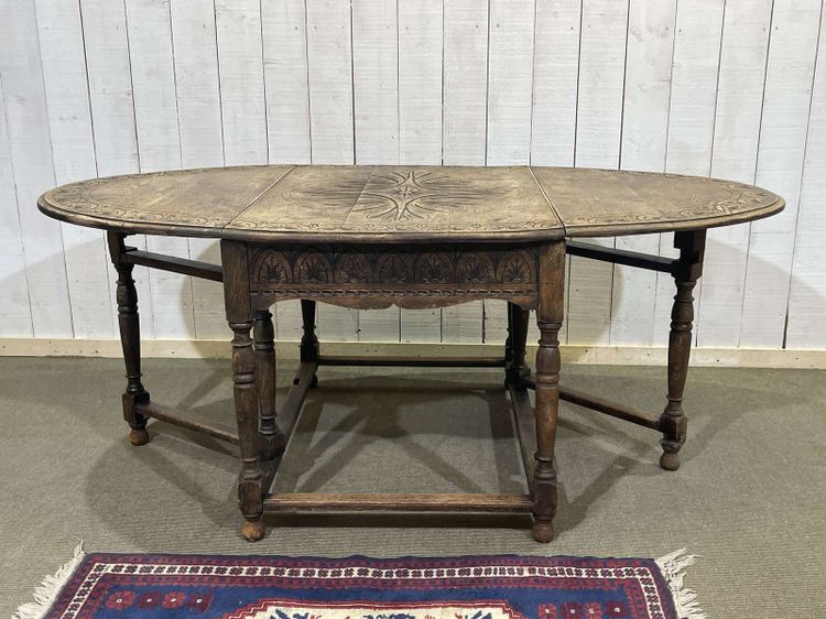 English oak table with flaps, early 20th century