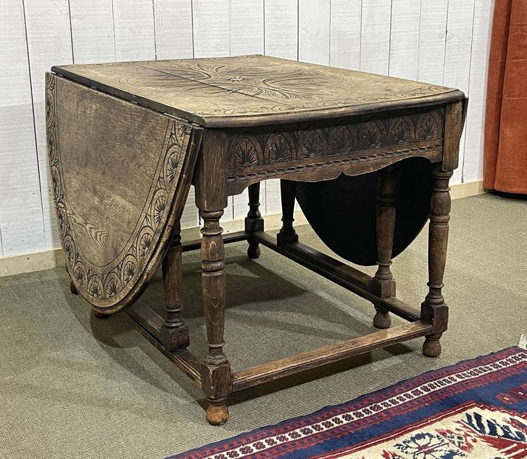 English oak table with flaps, early 20th century