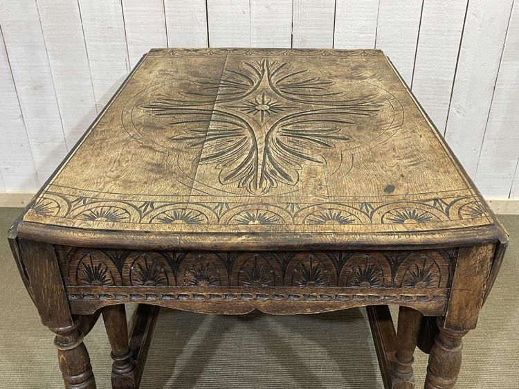English oak table with flaps, early 20th century