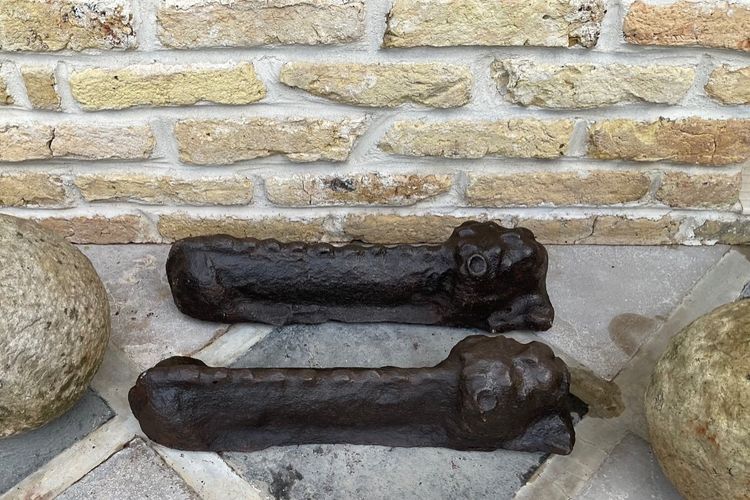 Androni zoomorfi in ghisa < Leoni> Fiandre XVI secolo