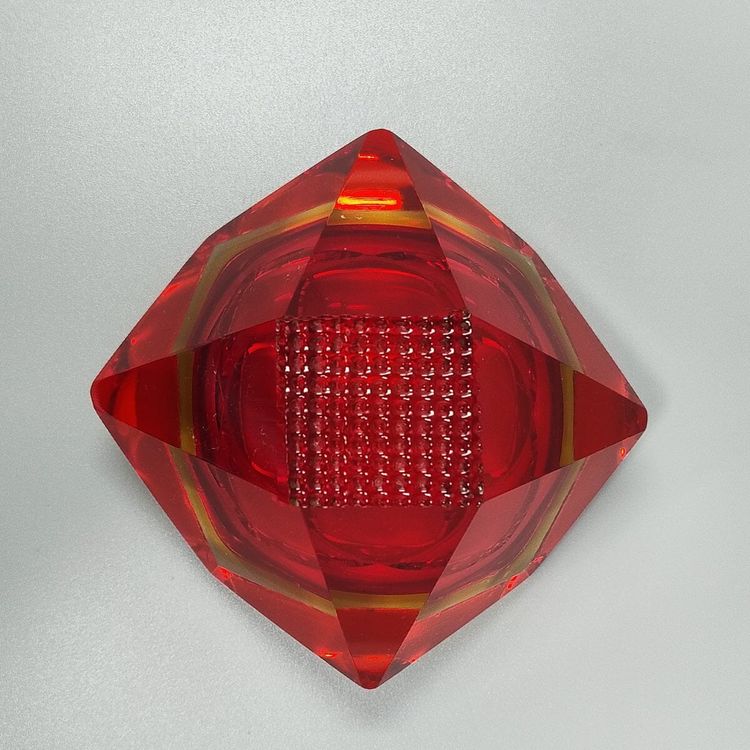 1960 Splendido posacenere o portacenere rosso e giallo di Flavio Poli per Seguso. Prodotto in Italia