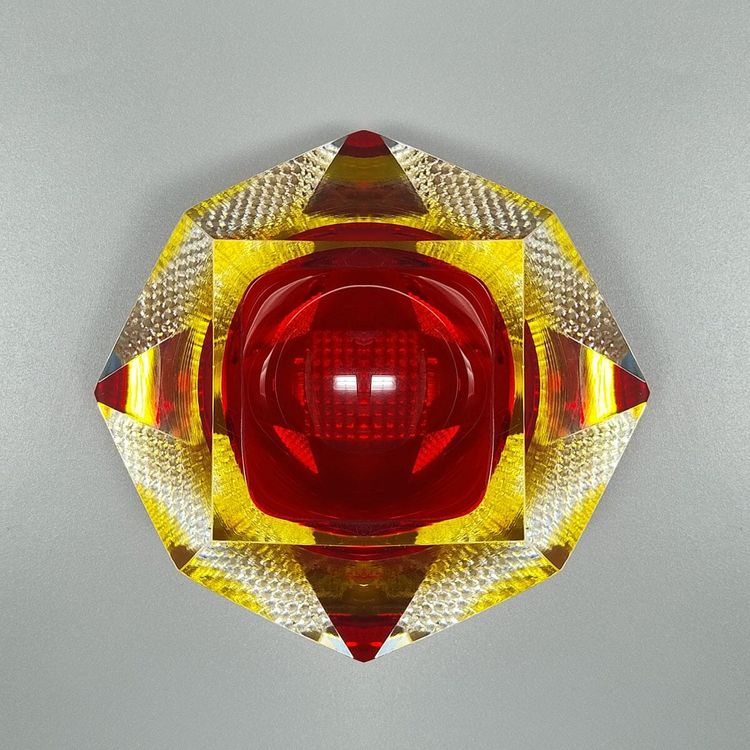 1960 Splendido posacenere o portacenere rosso e giallo di Flavio Poli per Seguso. Prodotto in Italia