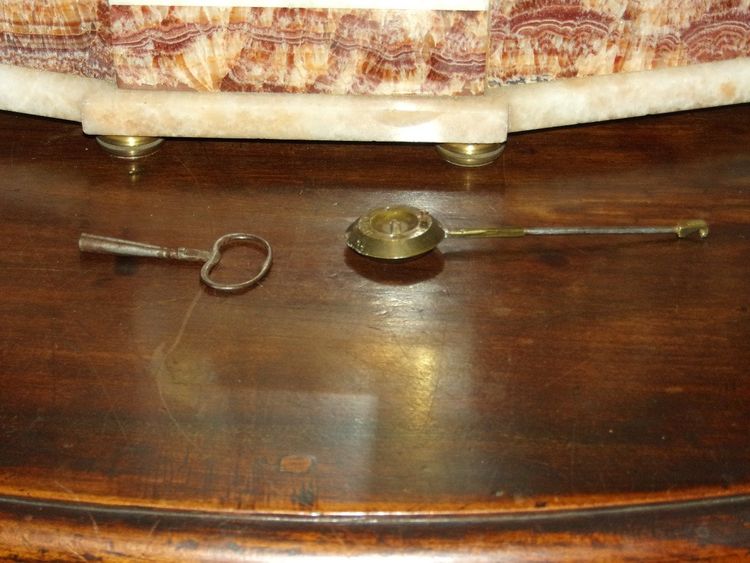 Grande Pendule Et Cassolettes En Marbre, époque Début 20ème, Art Déco.