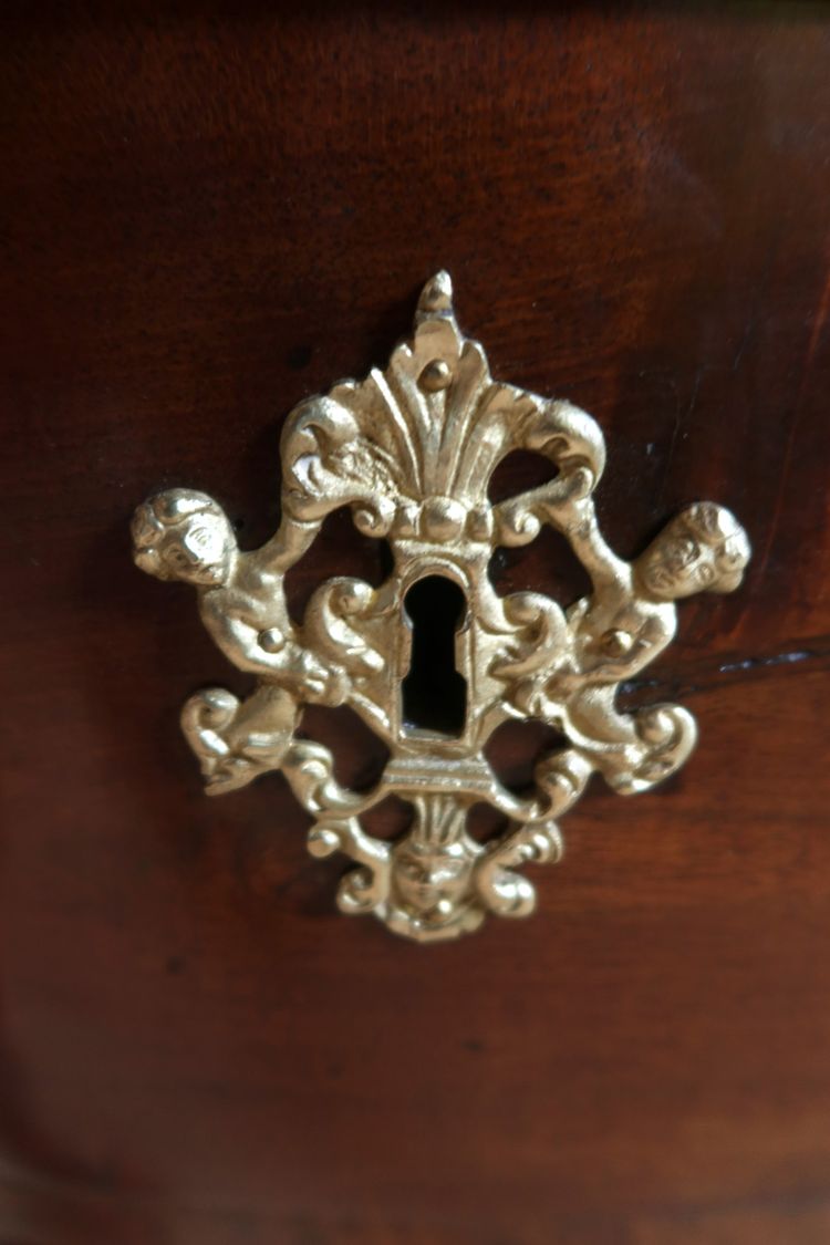 Commode sauteuse Louis XV époque XVIIIème siècle