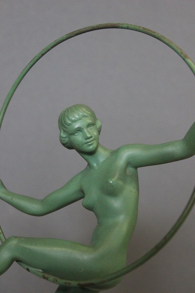 Danseuse au cerceau , fonte d'Art , par Briand vers 1930