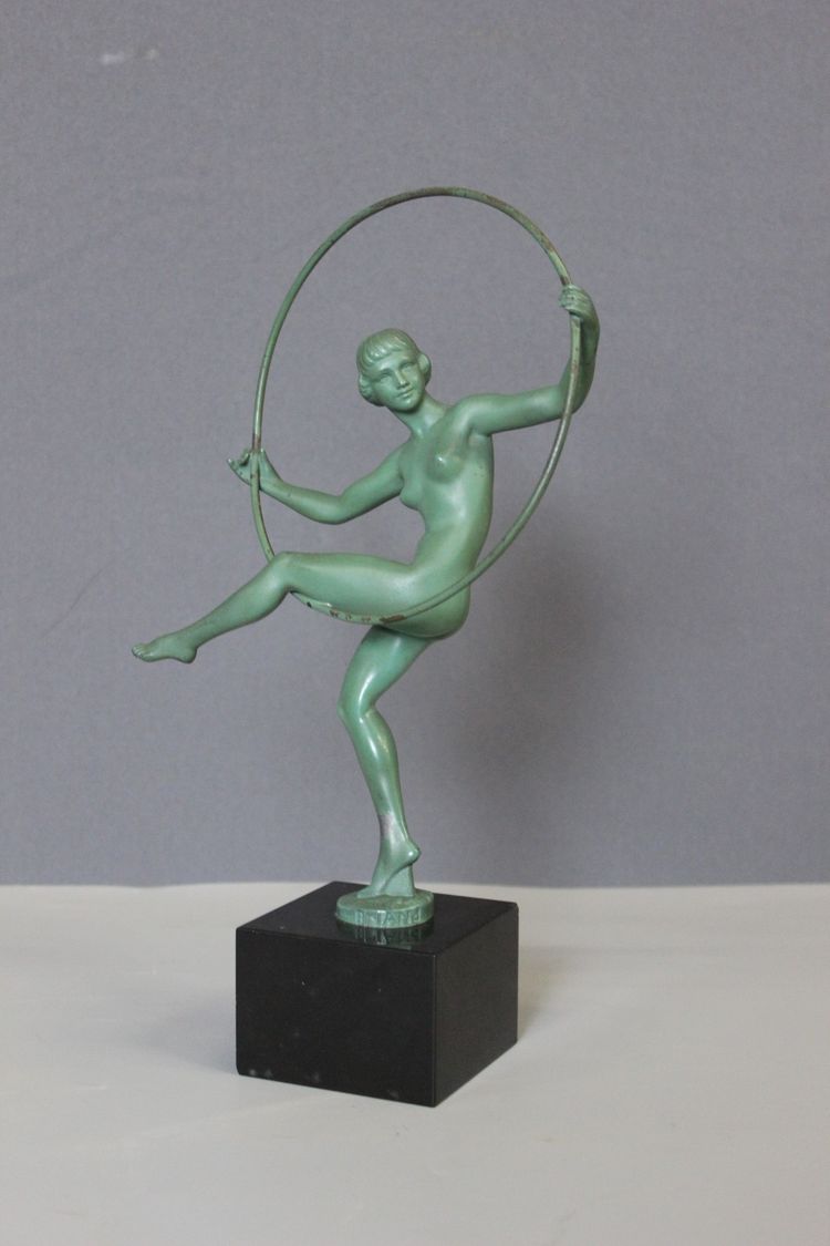 Danseuse au cerceau , fonte d'Art , par Briand vers 1930