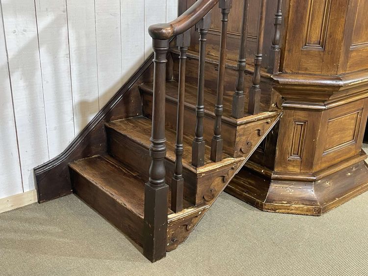 19th-century English church pulpit in fir and pine pitch