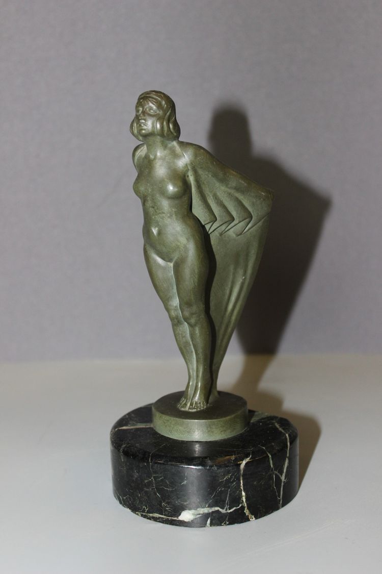 Jeune Femme au Voile par Max Le Verrier vers 1930