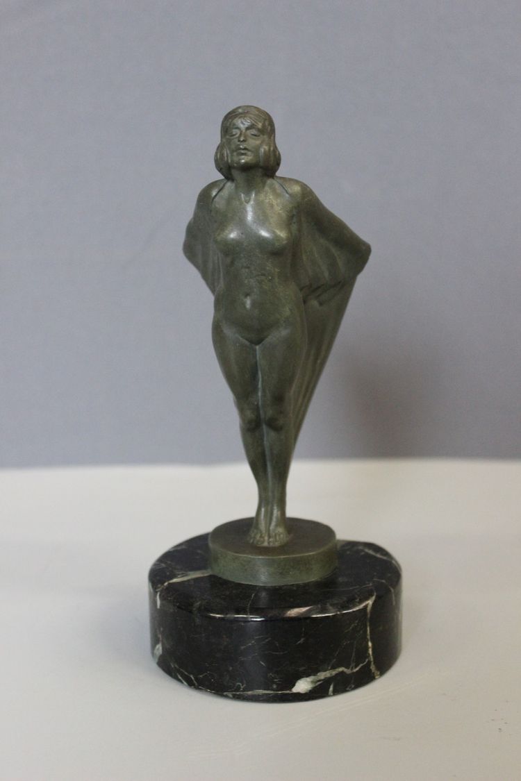 Jeune Femme au Voile par Max Le Verrier vers 1930