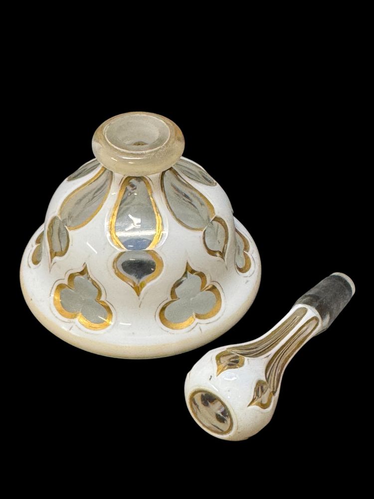 Parfümflakon in Overlay-Kristall