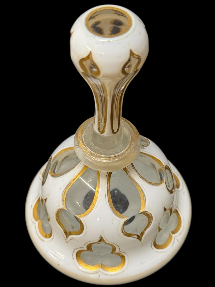 Parfümflakon in Overlay-Kristall