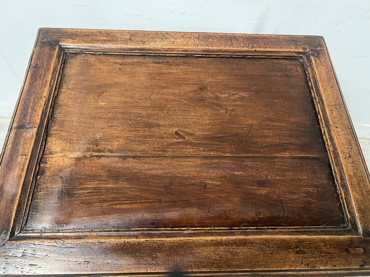 Schreibtisch aus massivem Nussbaumholz aus dem 19. Jahrhundert