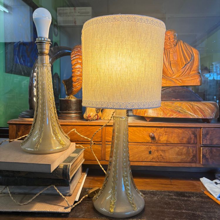 Zwei prächtige Lampen von Barovier und Toso Murano Venezia aus der Mitte des Jahrhunderts.  In Gold und Goldstaub